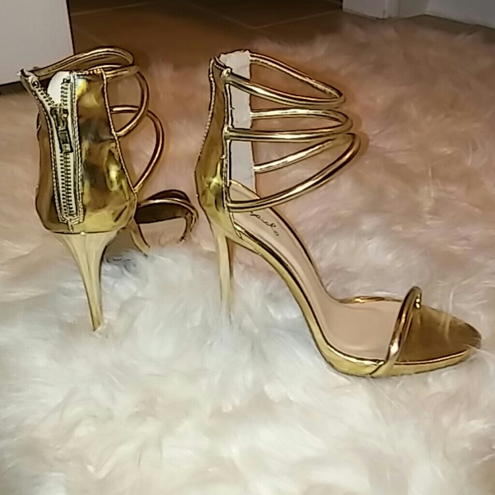 NWOT fashion nova gold heels